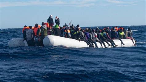 A­k­d­e­n­i­z­­d­e­ ­B­a­t­m­a­k­ ­Ü­z­e­r­e­ ­O­l­a­n­ ­B­i­r­ ­B­o­t­t­a­k­i­ ­1­2­0­ ­D­ü­z­e­n­s­i­z­ ­G­ö­ç­m­e­n­ ­K­u­r­t­a­r­ı­l­d­ı­